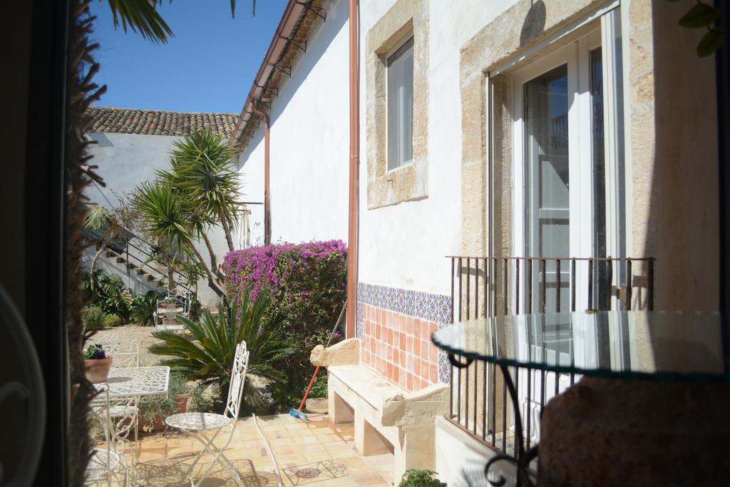 Bed and Breakfast Casale Rocca Fiorita Acate Exterior foto